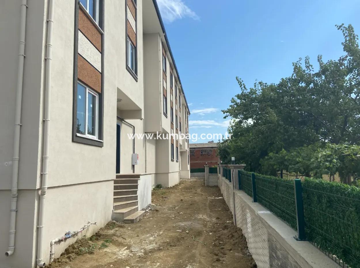 Kumbağ Ana Cadde Üzerinde Yaz-Kiş Kiralik 2+1