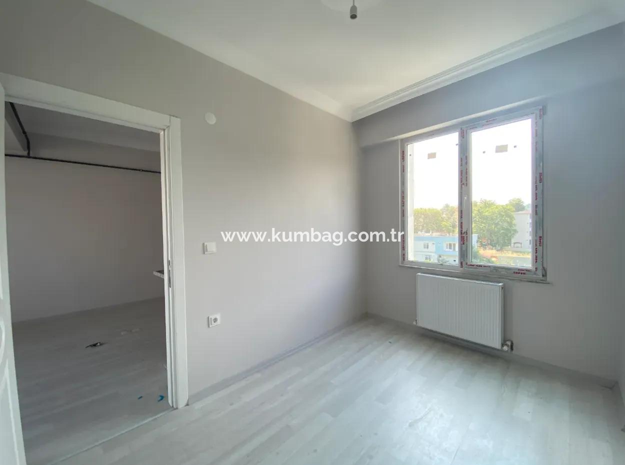 Kumbağ Pazarin Olduğu Konumda Satilik 2+1 Yazlik