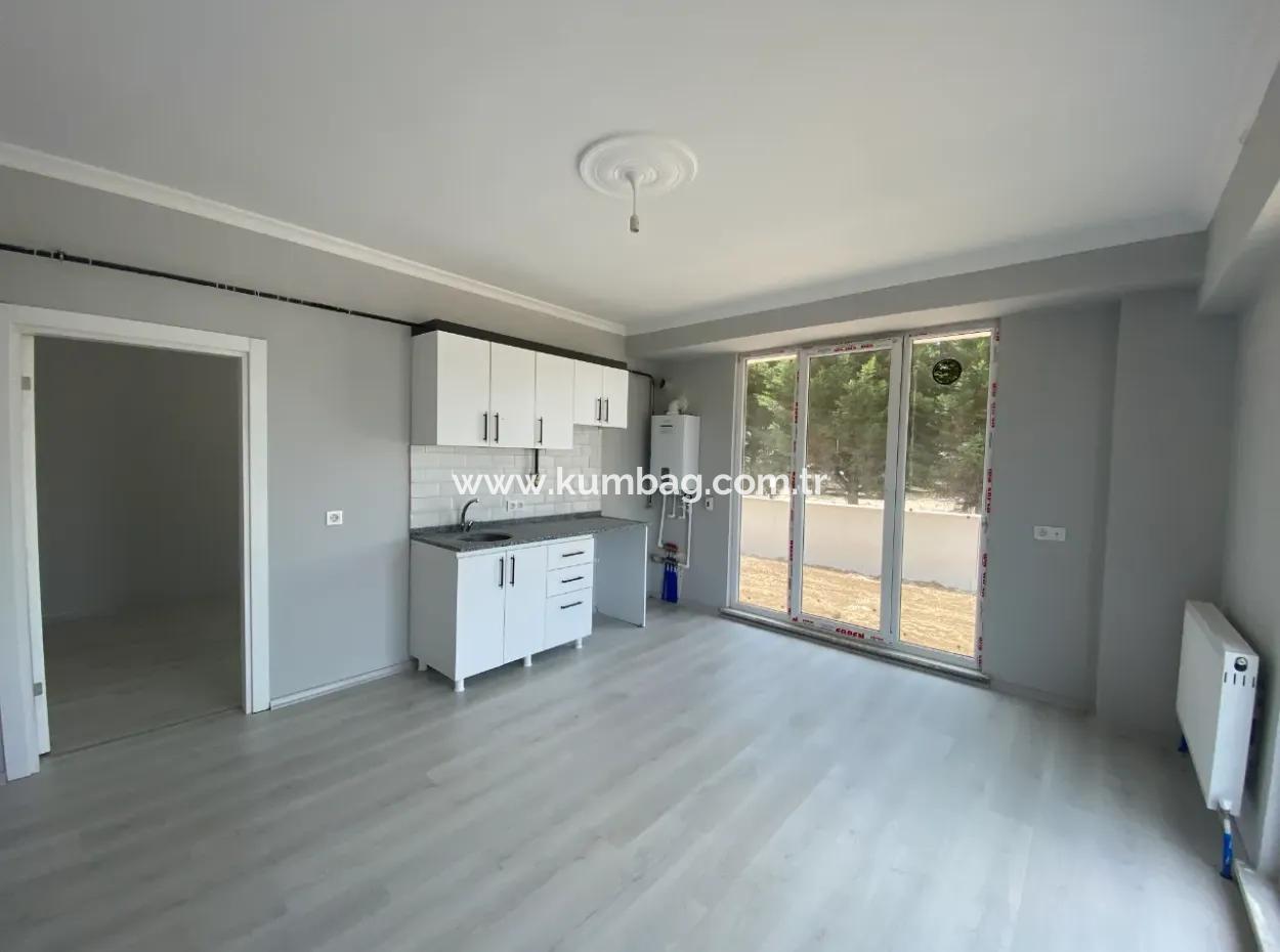 Kumbağ Geniş Bahçeli Yeni Binada Doğalgazlı Kiralık 1+1