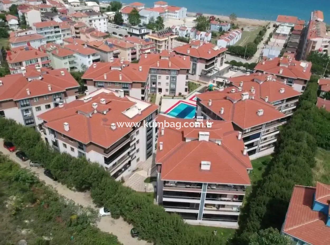 Kumbağ Havuzlu Site İçerisinde Satilik Eşyali 2+1