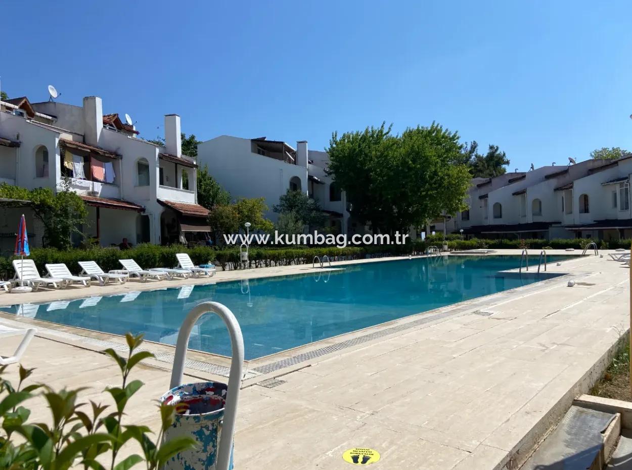 Havuzlu Site İçerisinde Deniz Manzarali 3+1 Villa