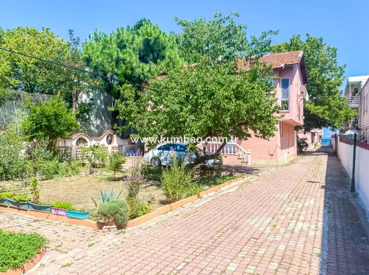 Kumbağ Merkezde Denize Ve Ana Caddeye Sifir Site İçerisinde Kiralik 3+1 Villa