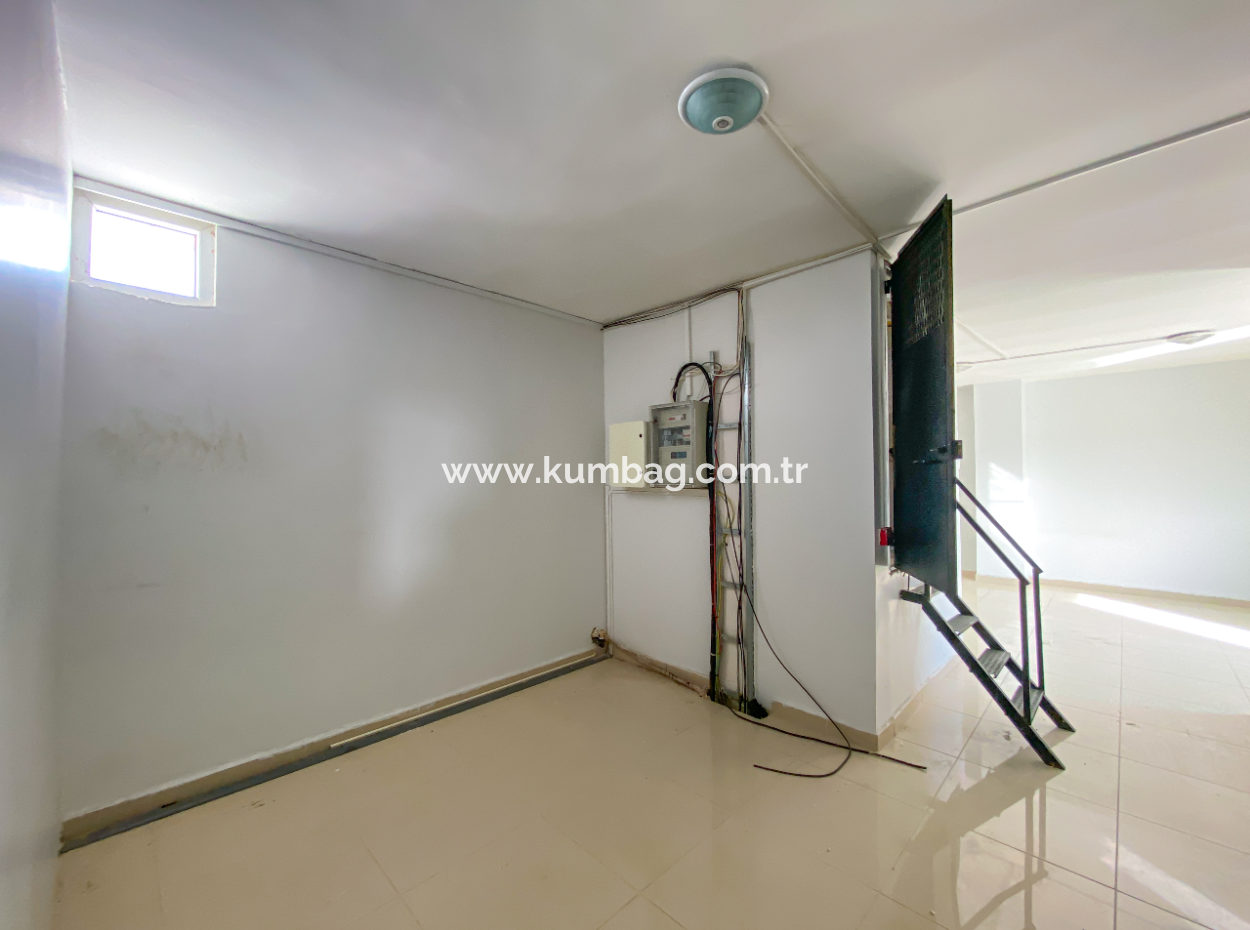 Plaza-Büros Zu Vermieten Neben Dem Gerichtsgebäude In Der 100.Yil Alt Yol Strasse Mit Meerblick