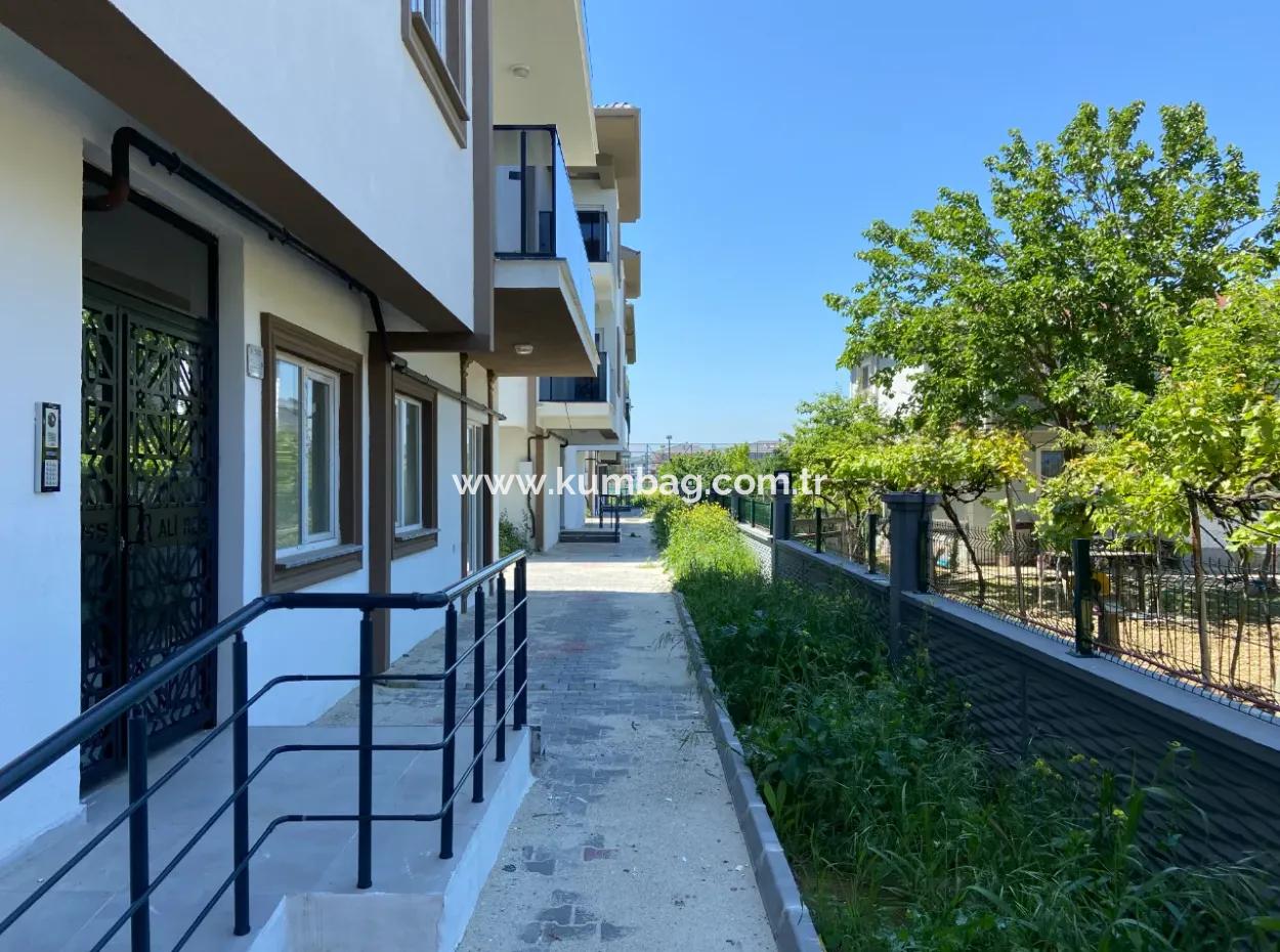 Kumbağ Havuzlu Site İçerisinde Giriş Kat Kiralik 2+1 Daire