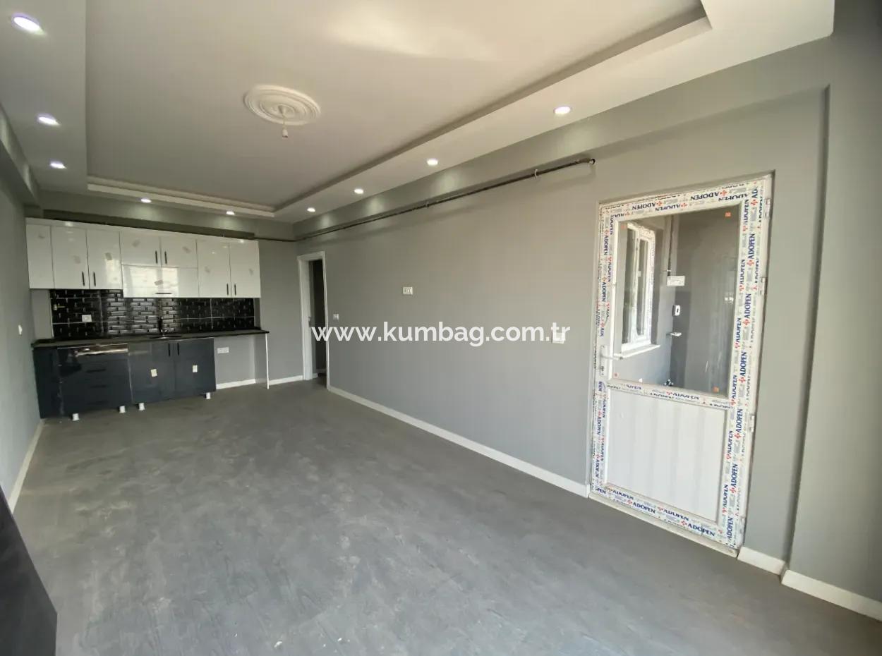Kumbağ Mah. Ana Cadde Üzerinde Geniş Terasli 2+1 Satilik Daire