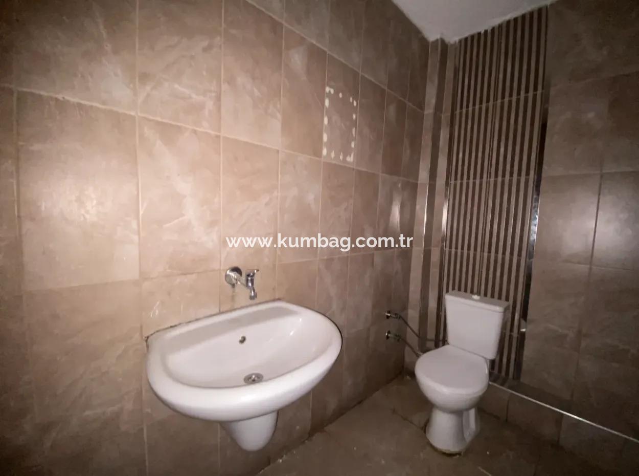 Altinova,Mahallesi'nin En İşlek Caddesinde Kiralik Dükkan