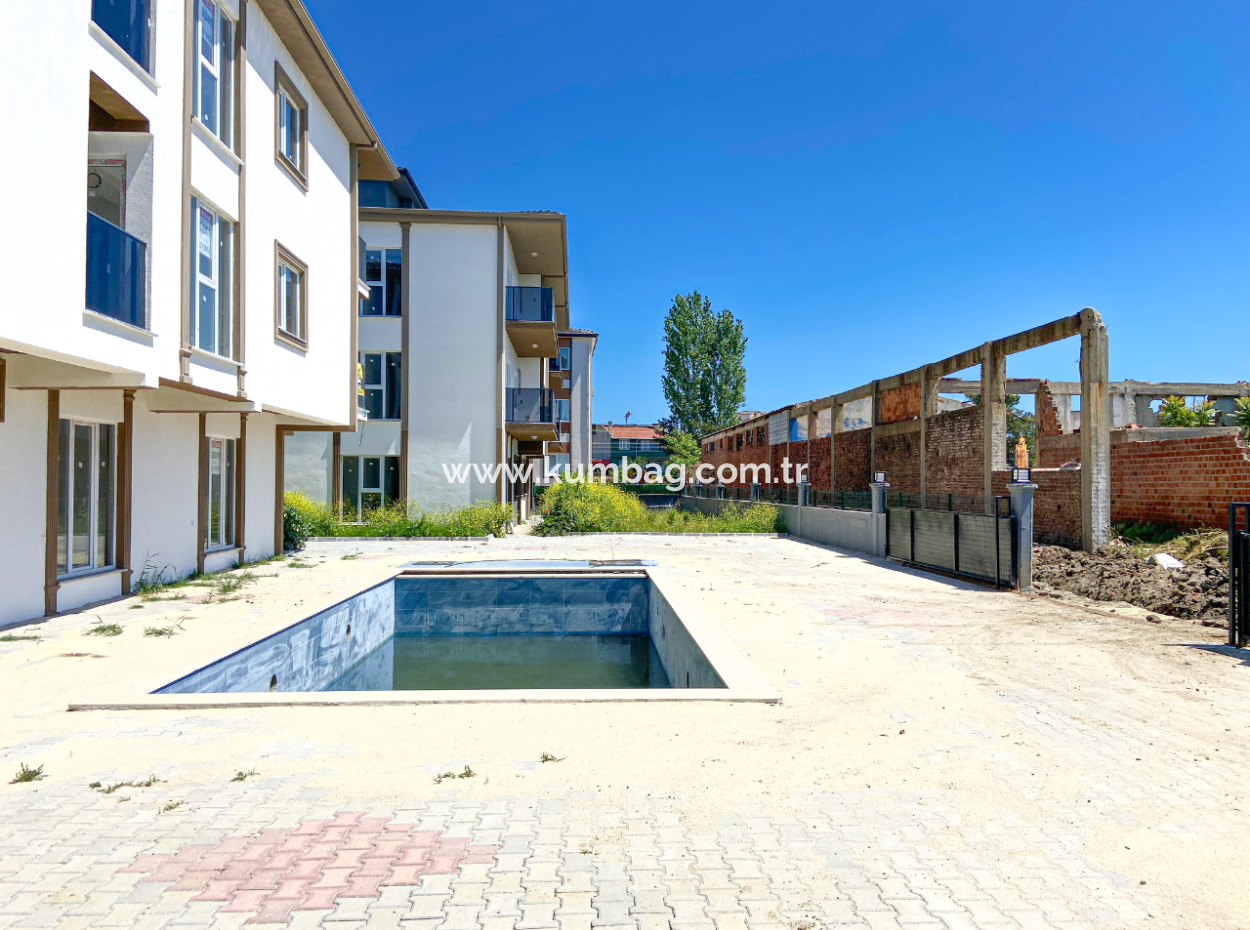 Kumbağ Mah. Havuzlu Site İçerisinde Satilik 2+1 Daireler