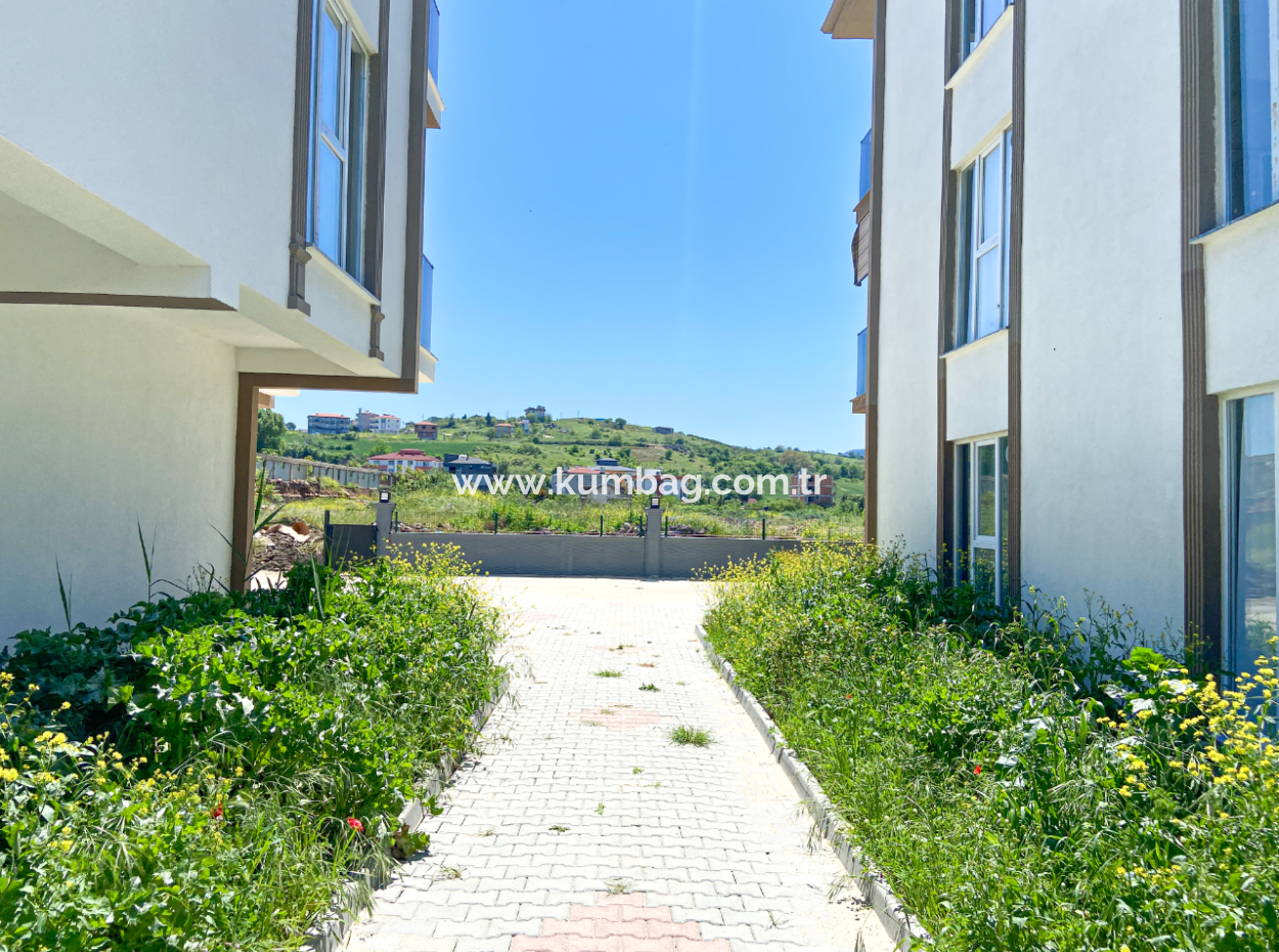 Kumbağ Mah. Havuzlu Site İçerisinde Satilik 2+1 Daireler