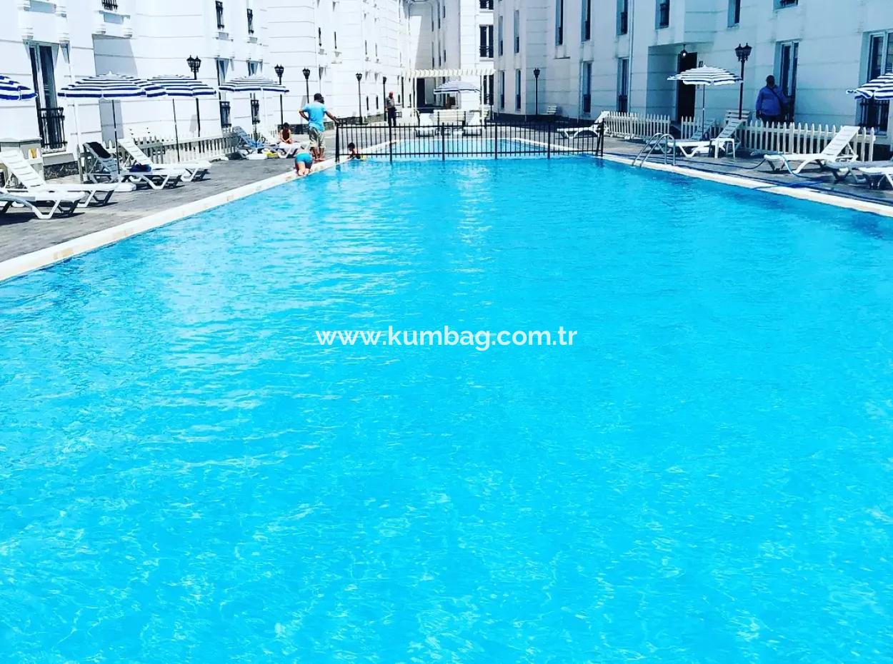 Zu Verkaufen In Einem Komplex Mit Garten Und Pool Am Meer In Kumbağ 2 1