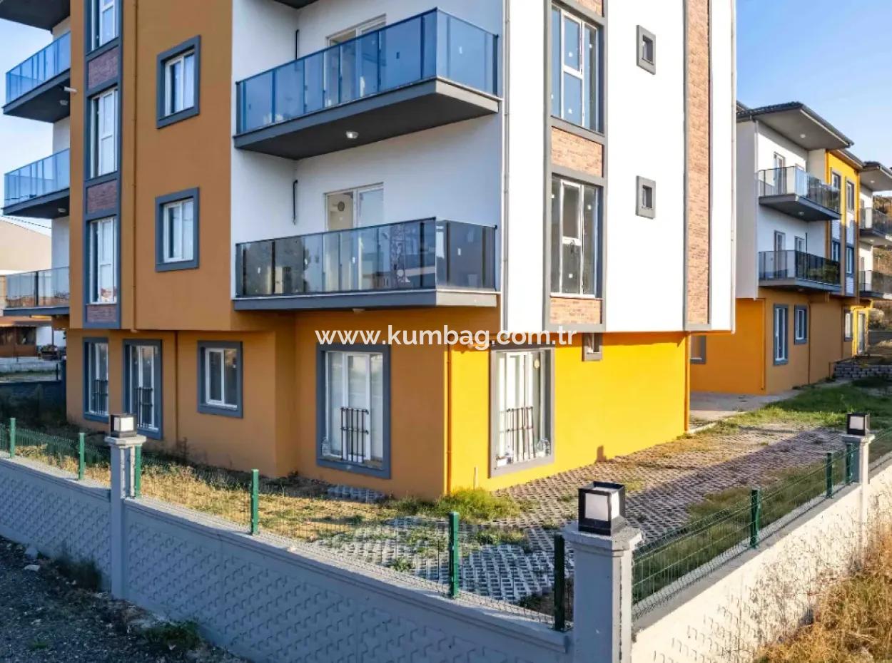 Neu Zu Verkaufen In Einem Komplex Auf Der Strasse In Kumbağ 2 1 Wohnung