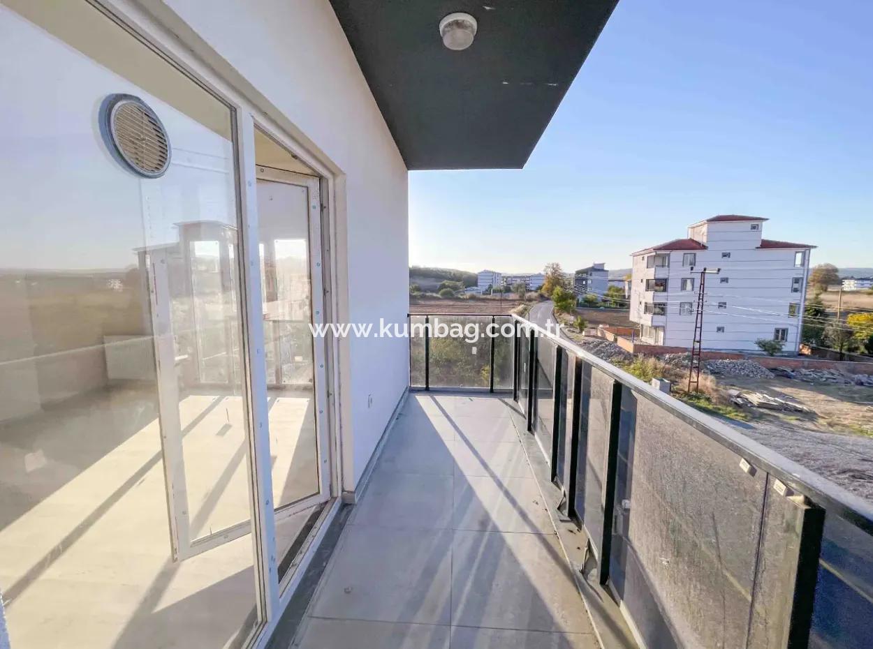 Neu Zu Verkaufen In Einem Komplex Auf Der Strasse In Kumbağ 2 1 Wohnung