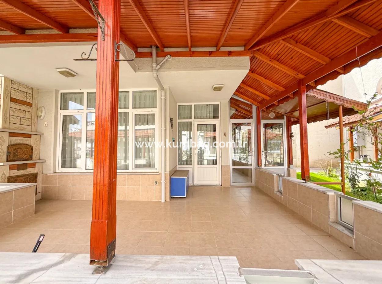 Triplex Villa Zum Verkauf In Einem Komplex Mit 50 Mt Pool In Kumbağ Deniz