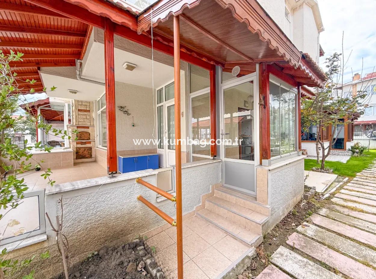 Triplex Villa Zum Verkauf In Einem Komplex Mit 50 Mt Pool In Kumbağ Deniz