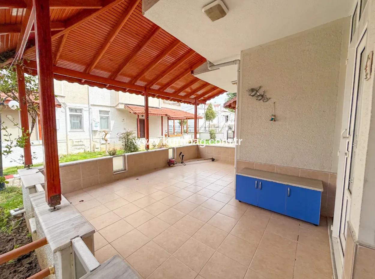 Triplex Villa Zum Verkauf In Einem Komplex Mit 50 Mt Pool In Kumbağ Deniz