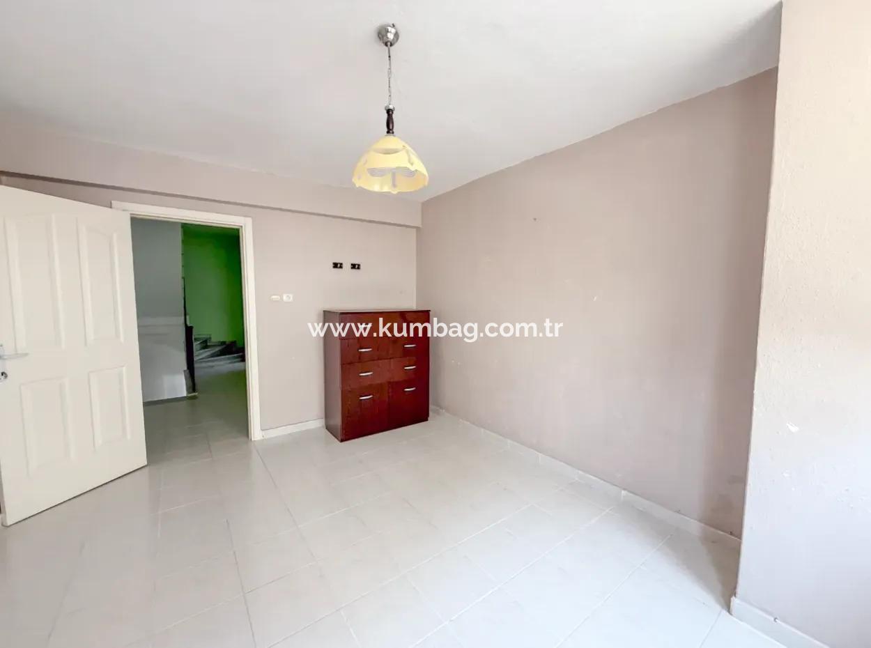 Triplex Villa Zum Verkauf In Einem Komplex Mit 50 Mt Pool In Kumbağ Deniz