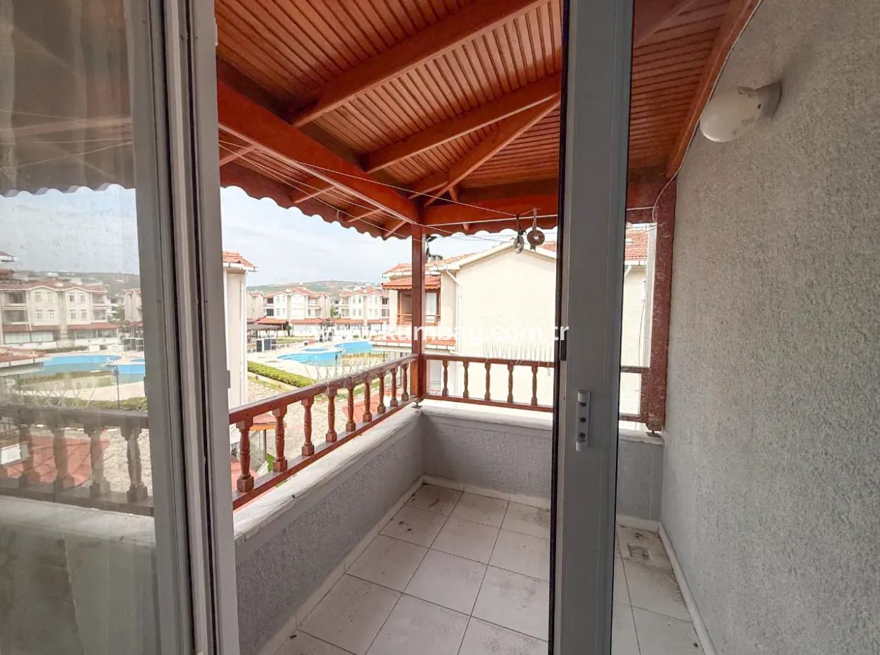 Triplex Villa Zum Verkauf In Einem Komplex Mit 50 Mt Pool In Kumbağ Deniz