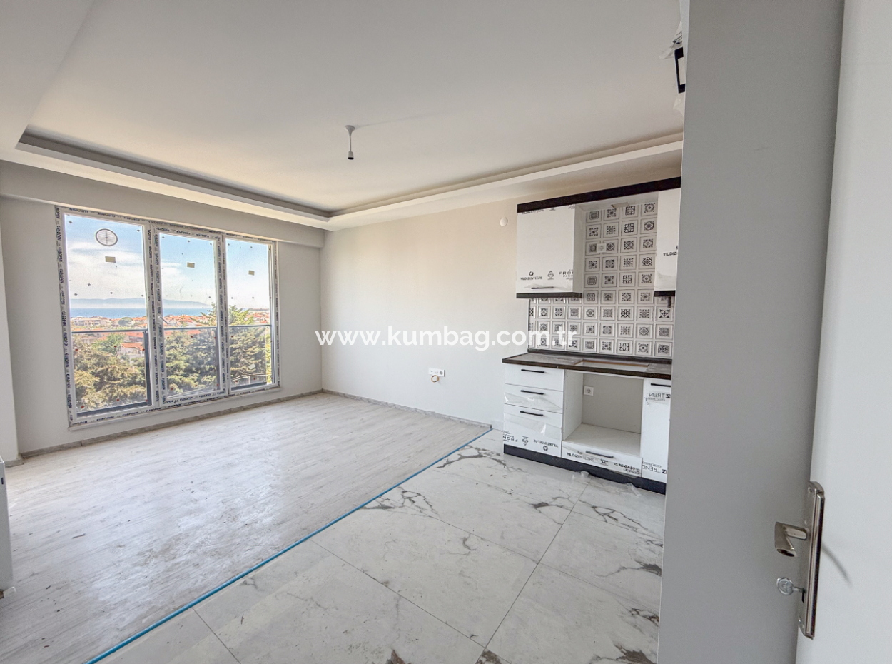 Neue 2 1 Wohnung Zum Verkauf Mit Garten Mit Meerblick In Kumbag