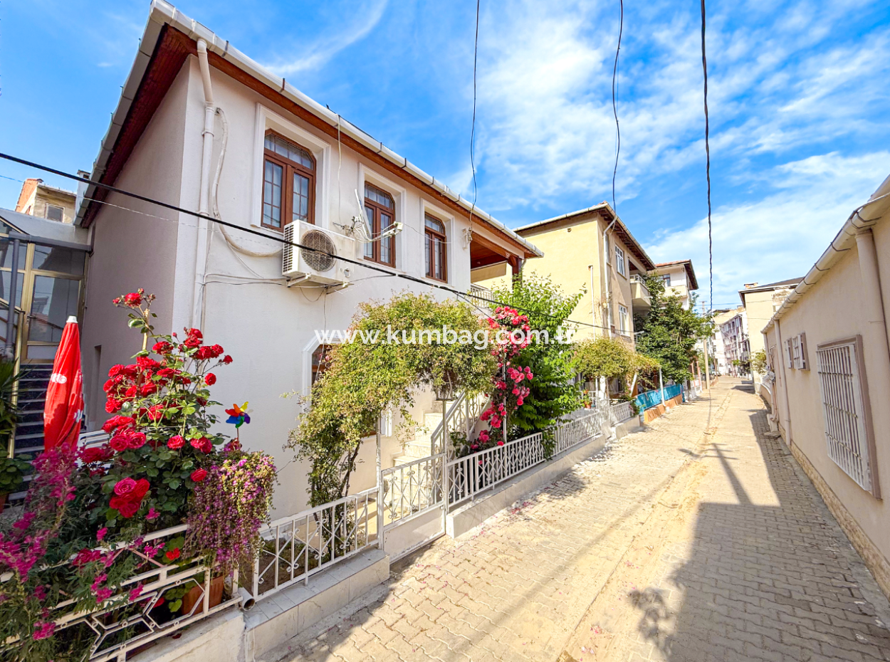 2-Stöckige Villa Mit Garten Zum Verkauf In Der Nähe Der Marktstrasse In Kumbag