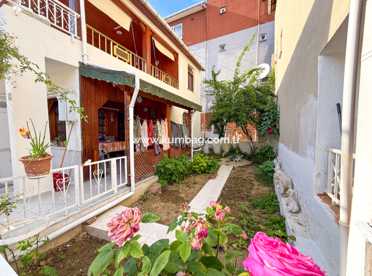 2-Stöckige Villa Mit Garten Zum Verkauf In Der Nähe Der Marktstrasse In Kumbag