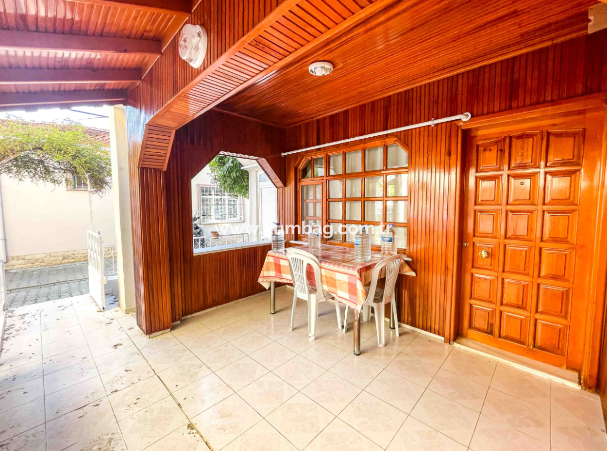 2-Stöckige Villa Mit Garten Zum Verkauf In Der Nähe Der Marktstrasse In Kumbag