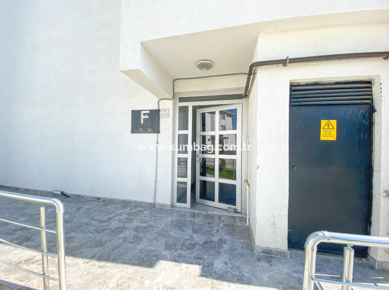 Ecke Zum Verkauf In Einem Neubau Mit Grossem Garten 1 1 Wohnung In Einem Komplex