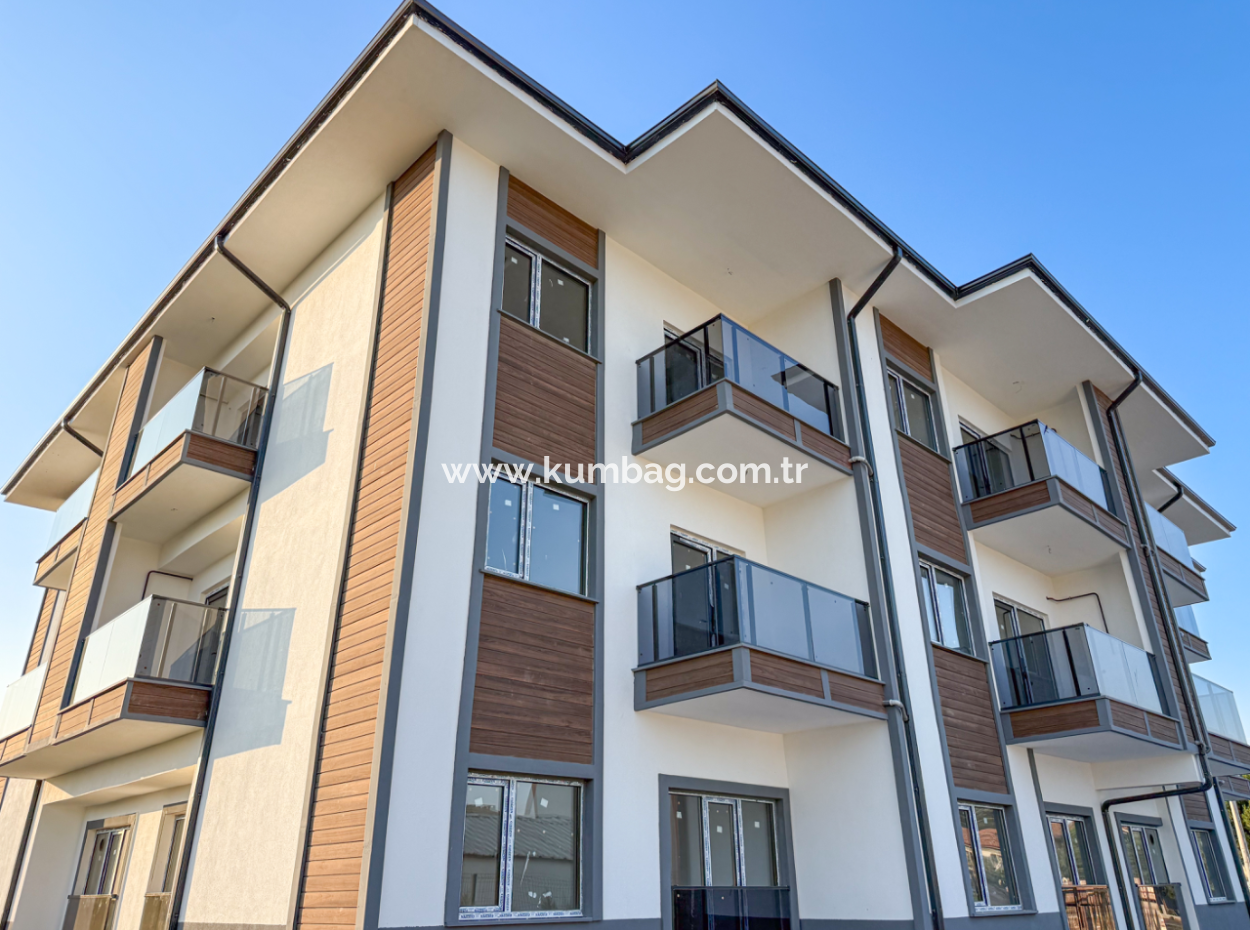 Neue Wohnungen Mit Pool 1 1 Zum Verkauf Auf Der Strasse In Kumbagh
