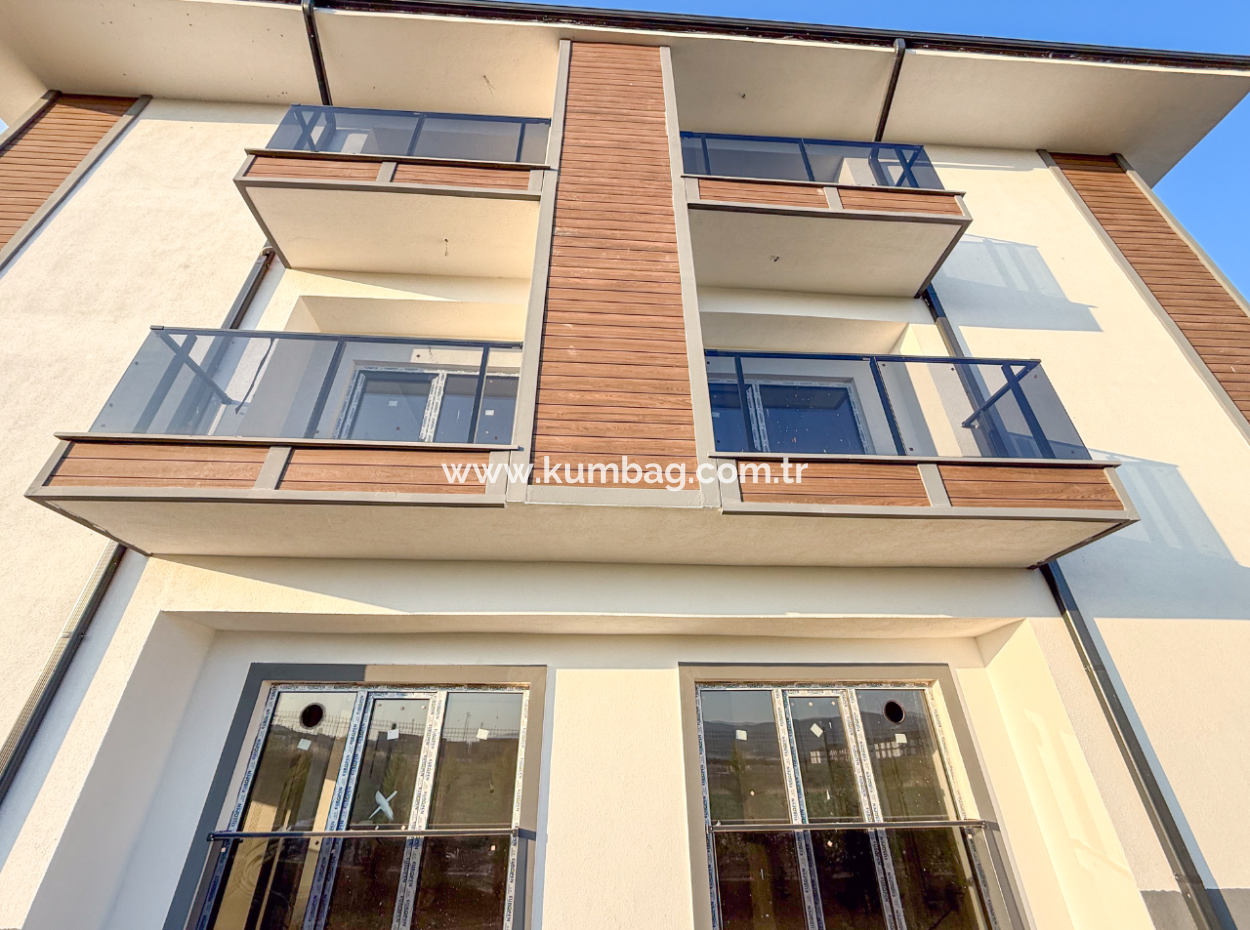 Neue Wohnungen Mit Pool 1 1 Zum Verkauf Auf Der Strasse In Kumbagh