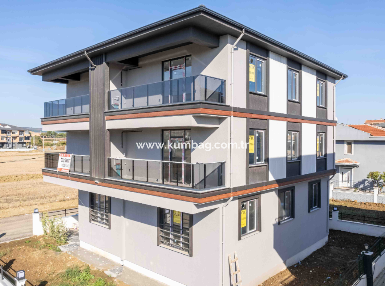 Neue Luxuriöse 2 1 Wohnung Mit Einer Siedlung Zum Verkauf Gegenüber Dem Park In Kumbağ