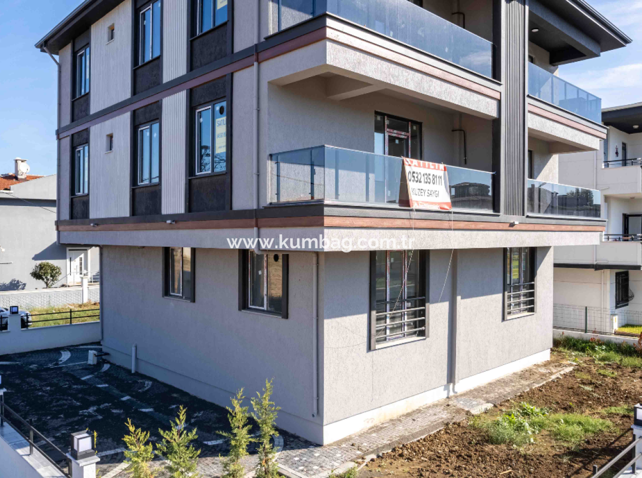 Neue Luxuriöse 2 1 Wohnung Mit Einer Siedlung Zum Verkauf Gegenüber Dem Park In Kumbağ