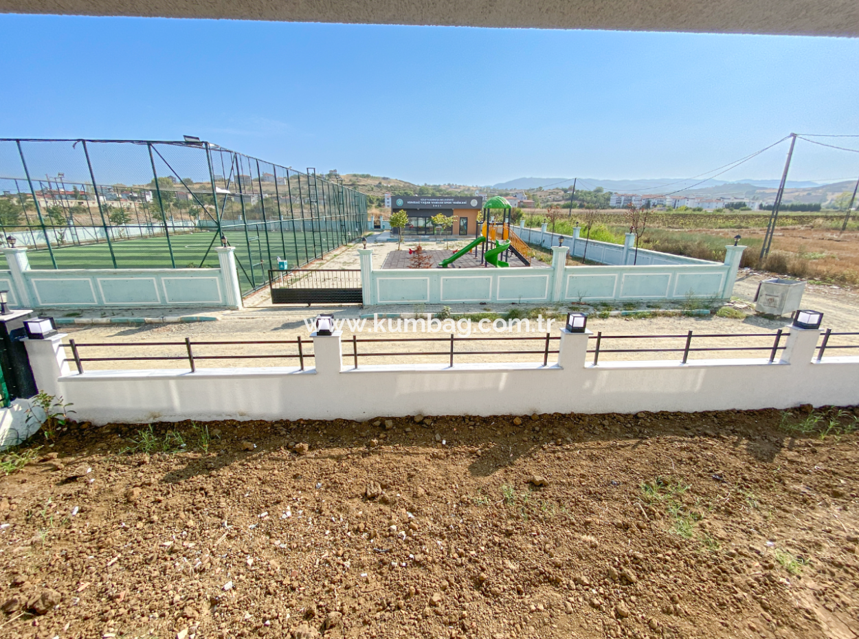 Neue Luxuriöse 2 1 Wohnung Mit Einer Siedlung Zum Verkauf Gegenüber Dem Park In Kumbağ