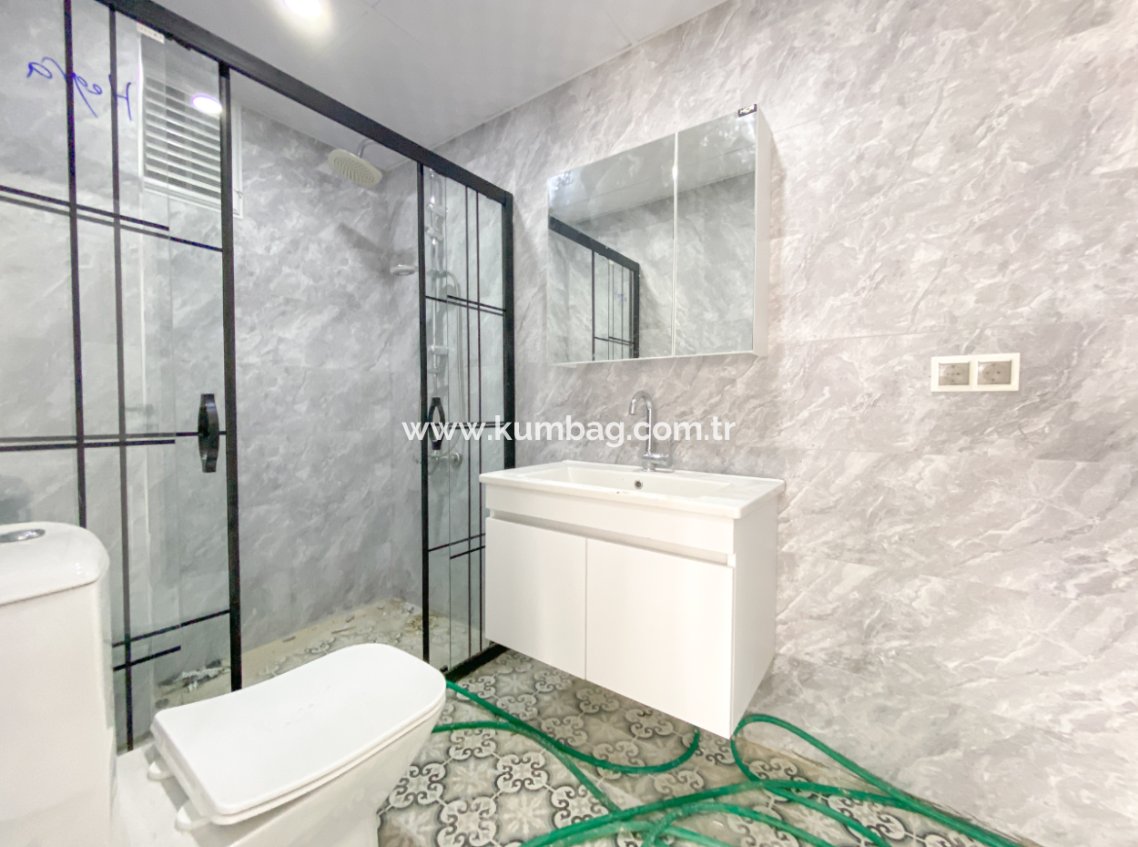 Neue Luxuriöse 2 1 Wohnung Mit Einer Siedlung Zum Verkauf Gegenüber Dem Park In Kumbağ