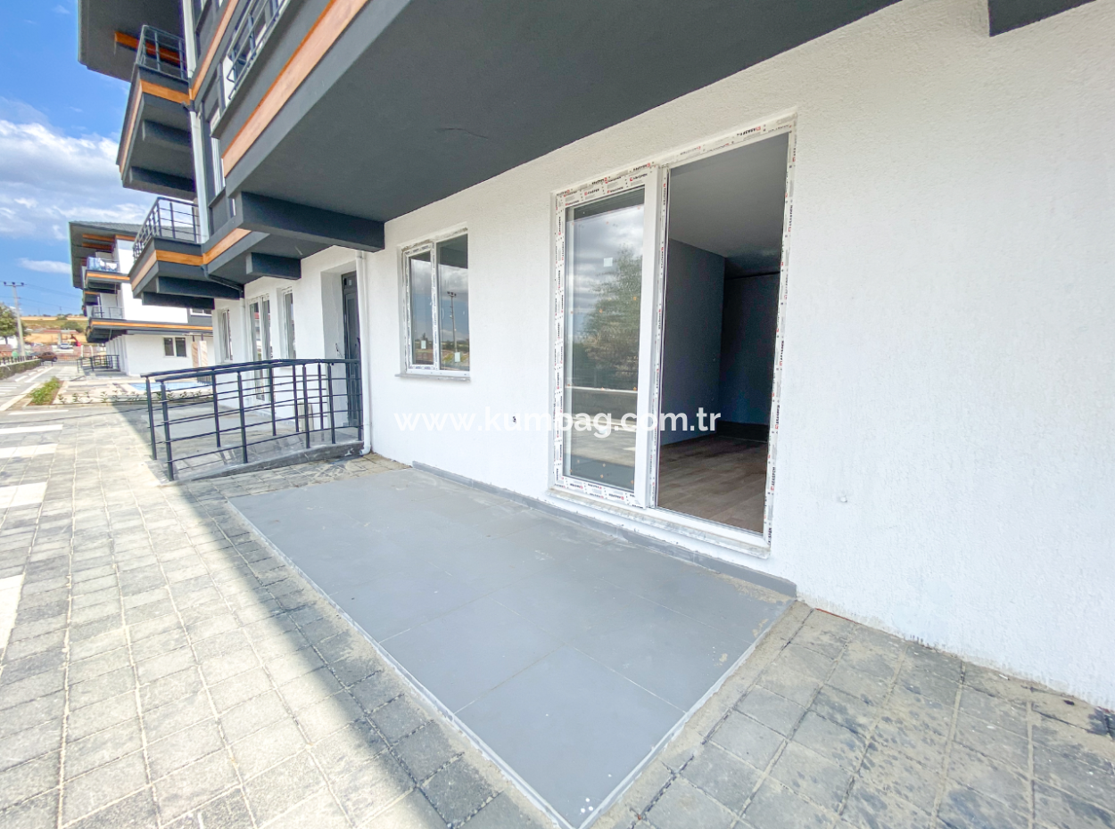 Luxus 1 1 Wohnungen Zum Verkauf In Kumbag Sea Side Komplex Mit Pool