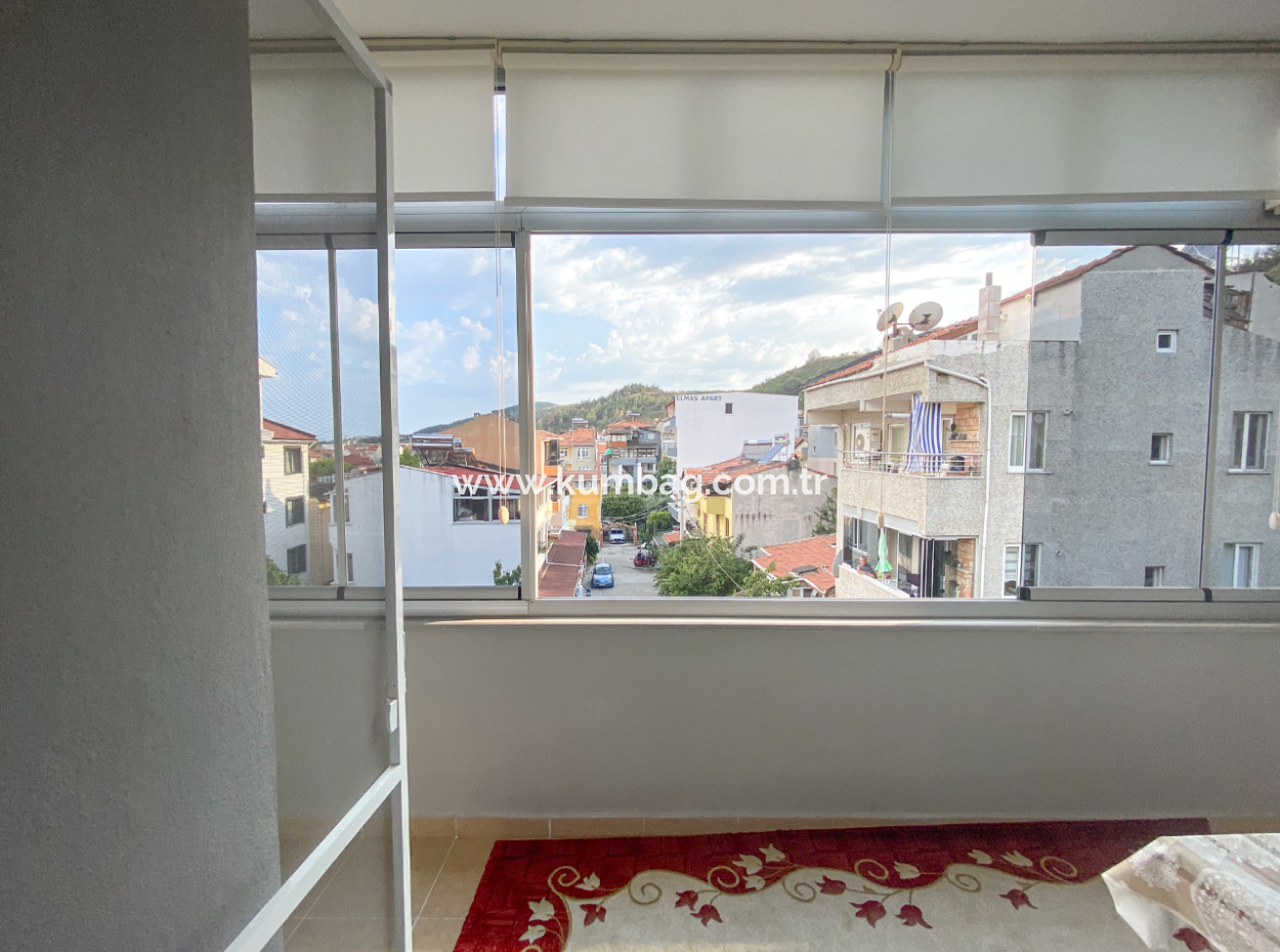 2 1 Möblierte Wohnung Mit Grossem Balkon In Zentraler Lage Von Kumbag Zu Verkaufen