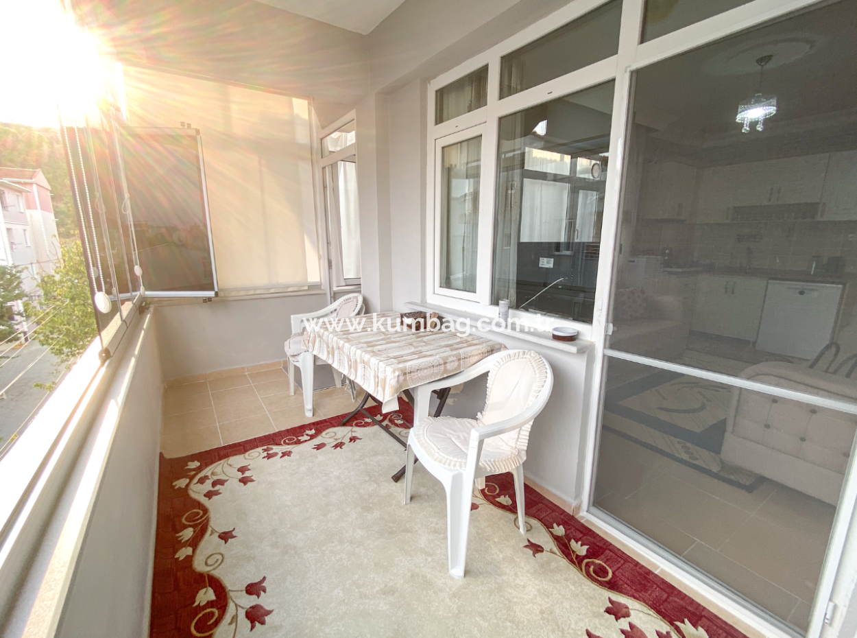 2 1 Möblierte Wohnung Mit Grossem Balkon In Zentraler Lage Von Kumbag Zu Verkaufen