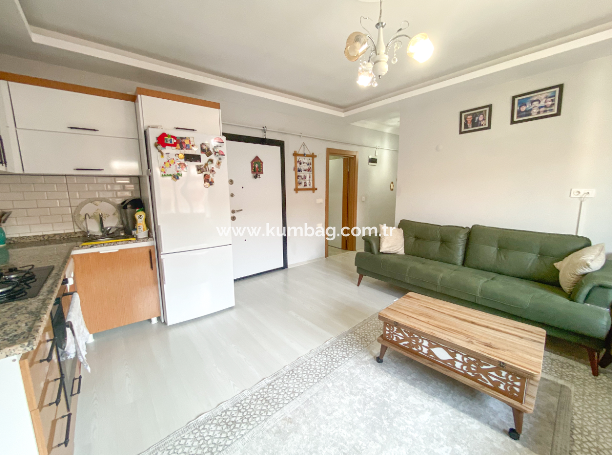 Geräumige 2 1 Wohnung Zum Verkauf In Einem Neubau In Der Nähe Der Kumbağ Marktstrasse