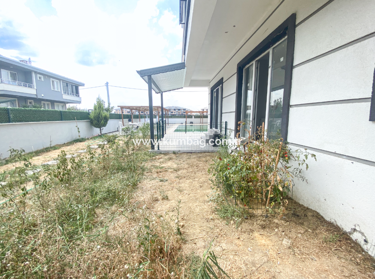 1 1 Wohnung Mit Garten Zum Verkauf In Einer Geschlossenen Wohnanlage Mit Pool Und Aquapark