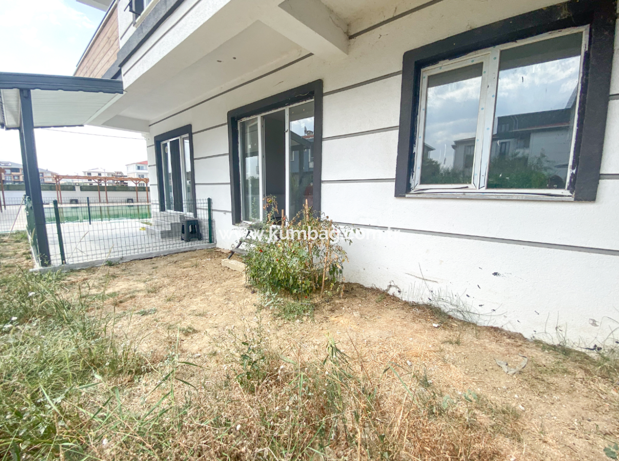 1 1 Wohnung Mit Garten Zum Verkauf In Einer Geschlossenen Wohnanlage Mit Pool Und Aquapark