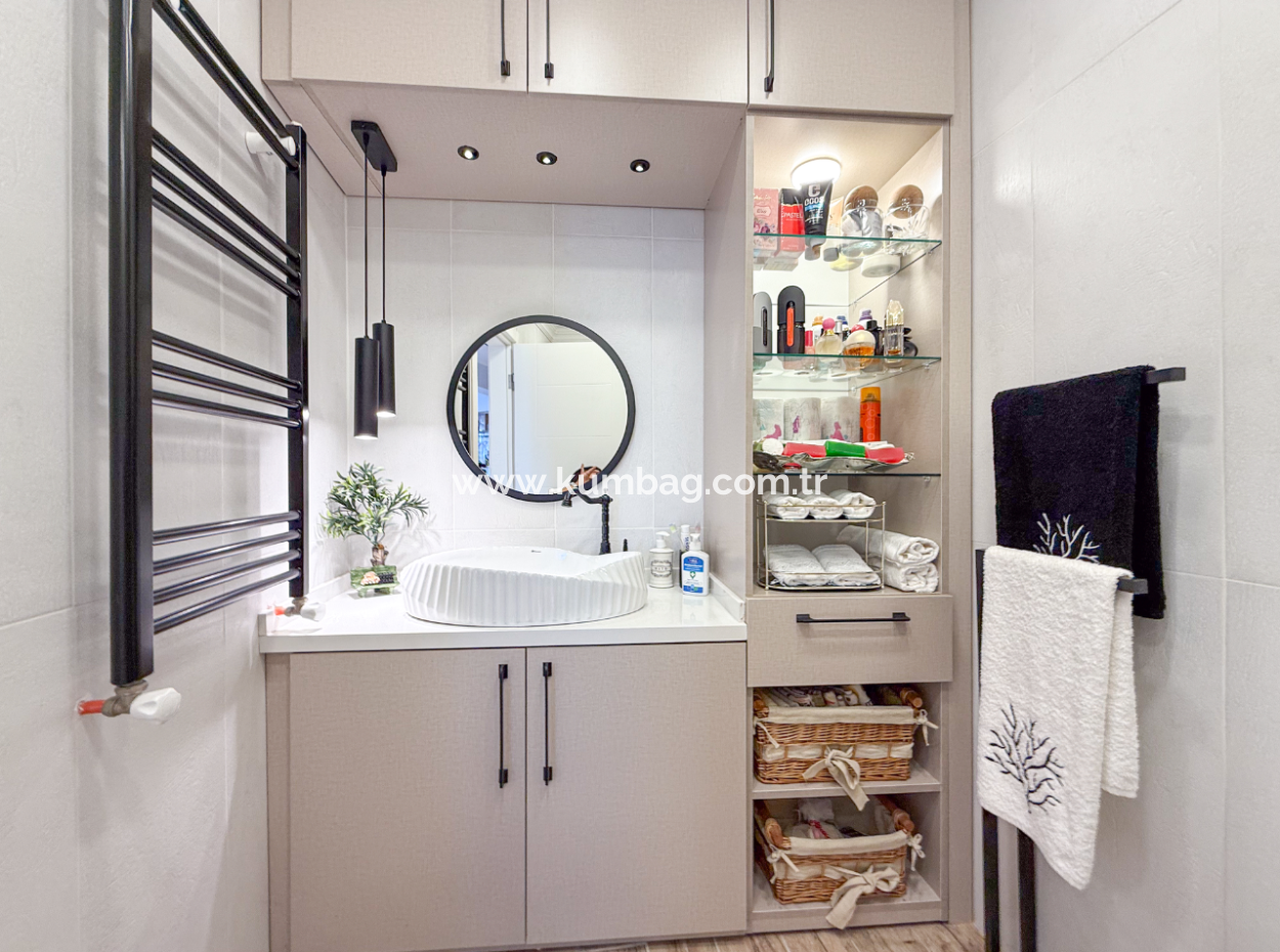 Speziell Gestaltete Möblierte Wohnung Zum Verkauf In Kumbağ Mit Meerblick