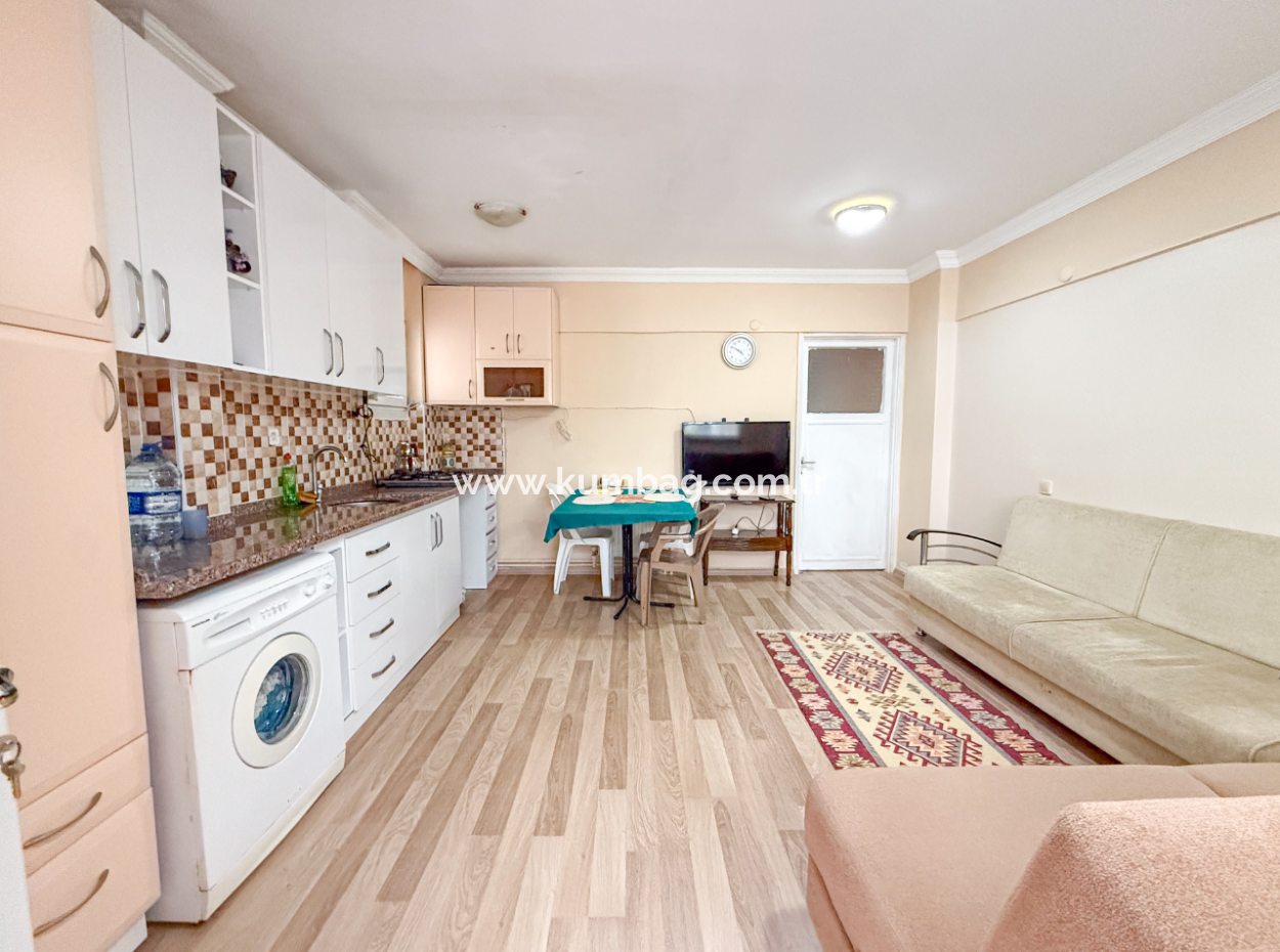 Voll Möblierte Wohnung Zum Verkauf 1 1 Mit Garten In Zentraler Lage Von Kumbağ