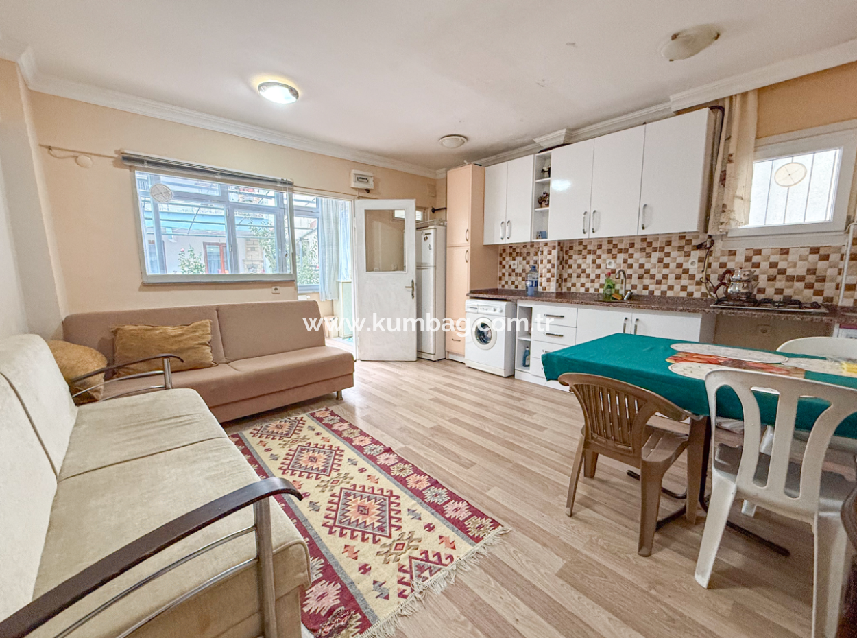 Voll Möblierte Wohnung Zum Verkauf 1 1 Mit Garten In Zentraler Lage Von Kumbağ