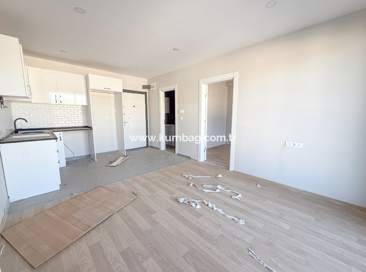 Luxus 1 1 Wohnung Zu Vermieten In Der Nähe Des Meeres In Einem Komplex Mit Kumbağ Pool