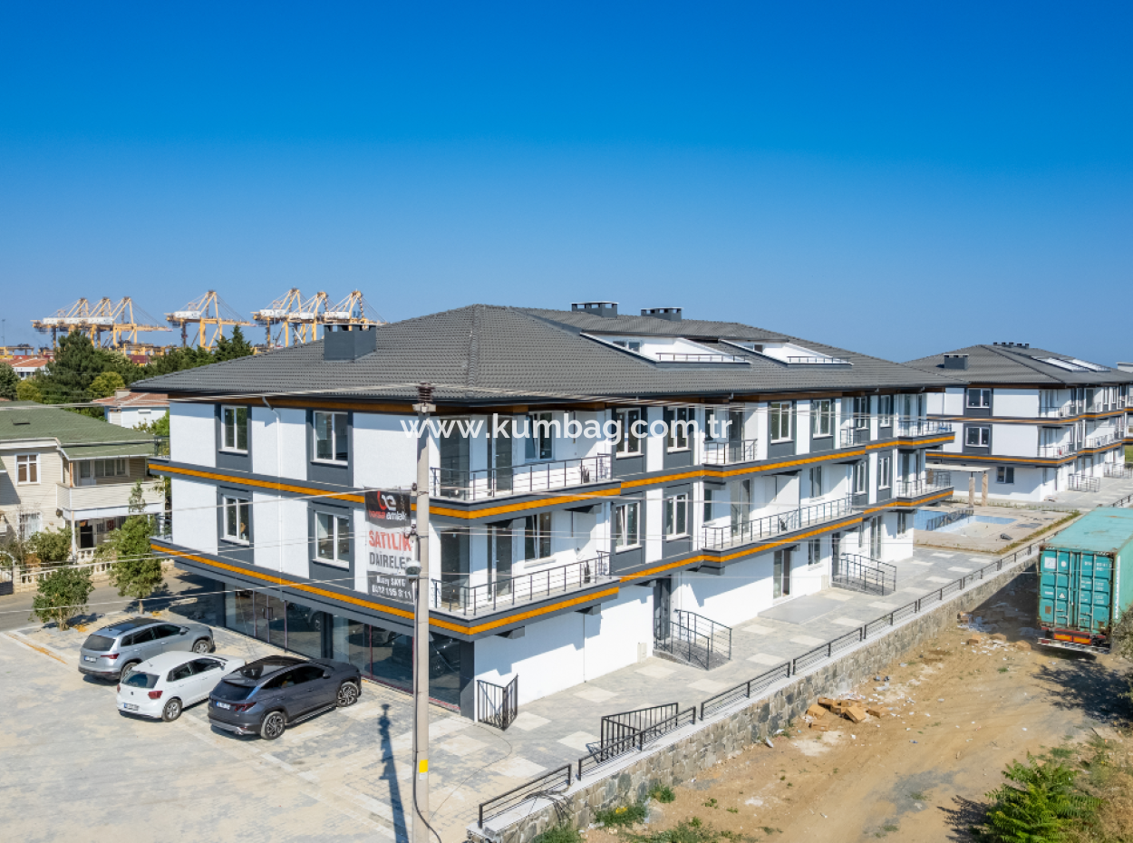 Luxus 2 1 Wohnungen Zum Verkauf In Kumbag Sea Side Komplex Mit Pool