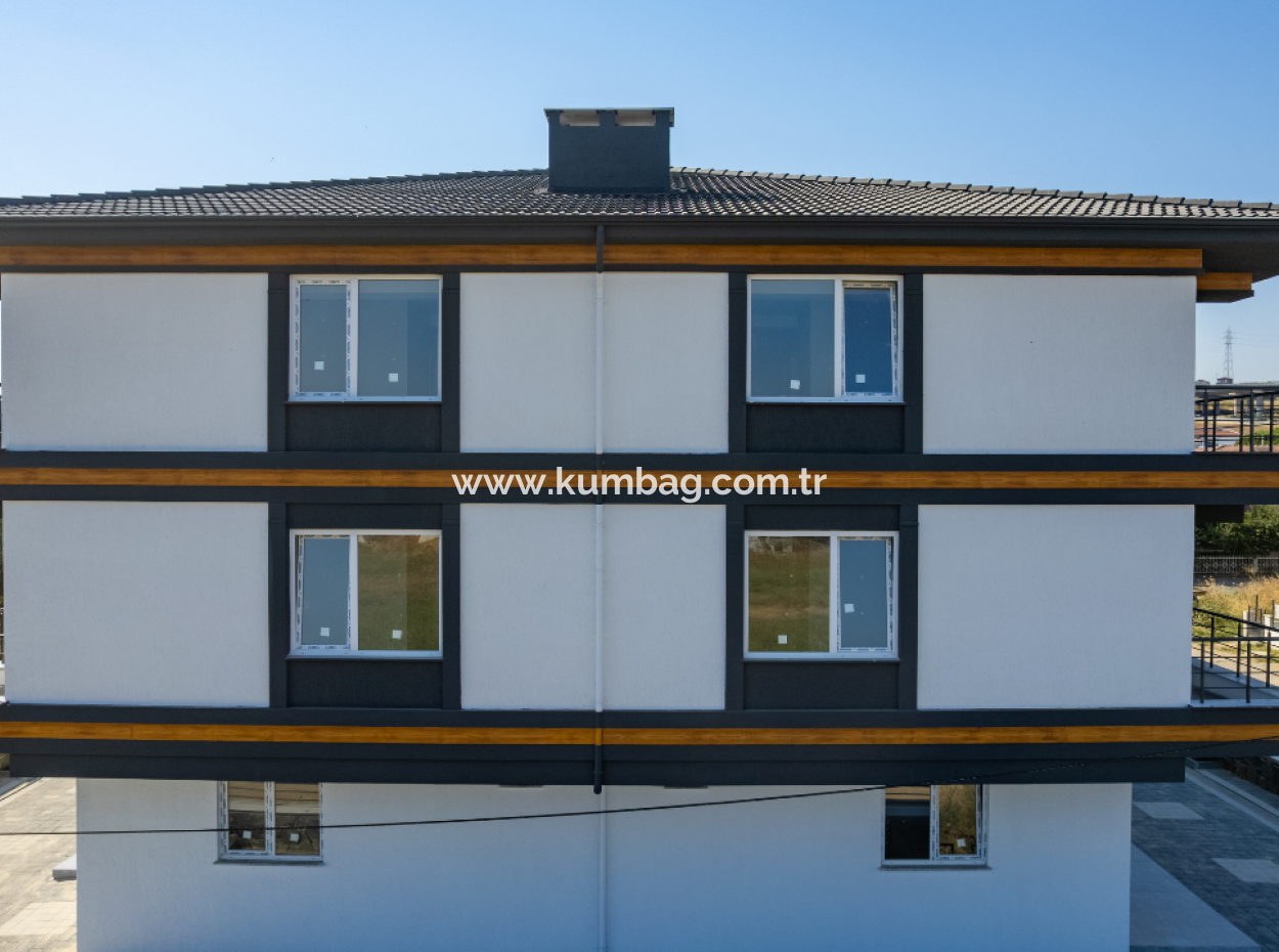 Luxus 2 1 Wohnungen Zum Verkauf In Kumbag Sea Side Komplex Mit Pool