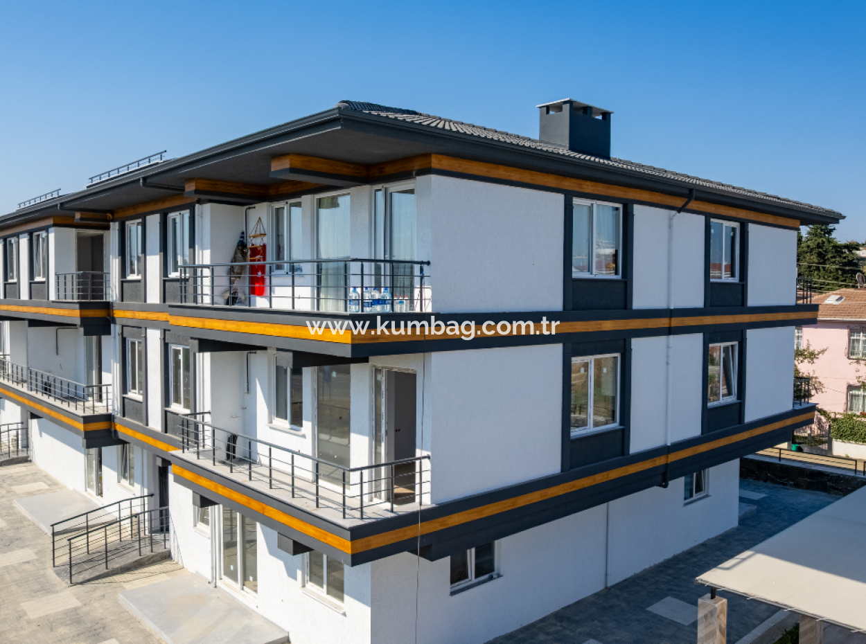 Luxus 2 1 Wohnungen Zum Verkauf In Kumbag Sea Side Komplex Mit Pool