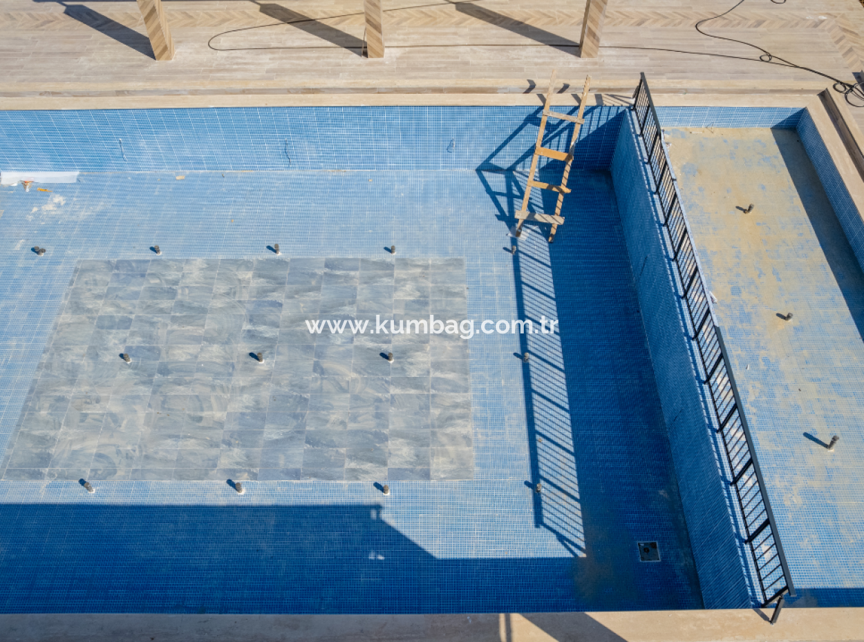 Luxus 2 1 Wohnungen Zum Verkauf In Kumbag Sea Side Komplex Mit Pool