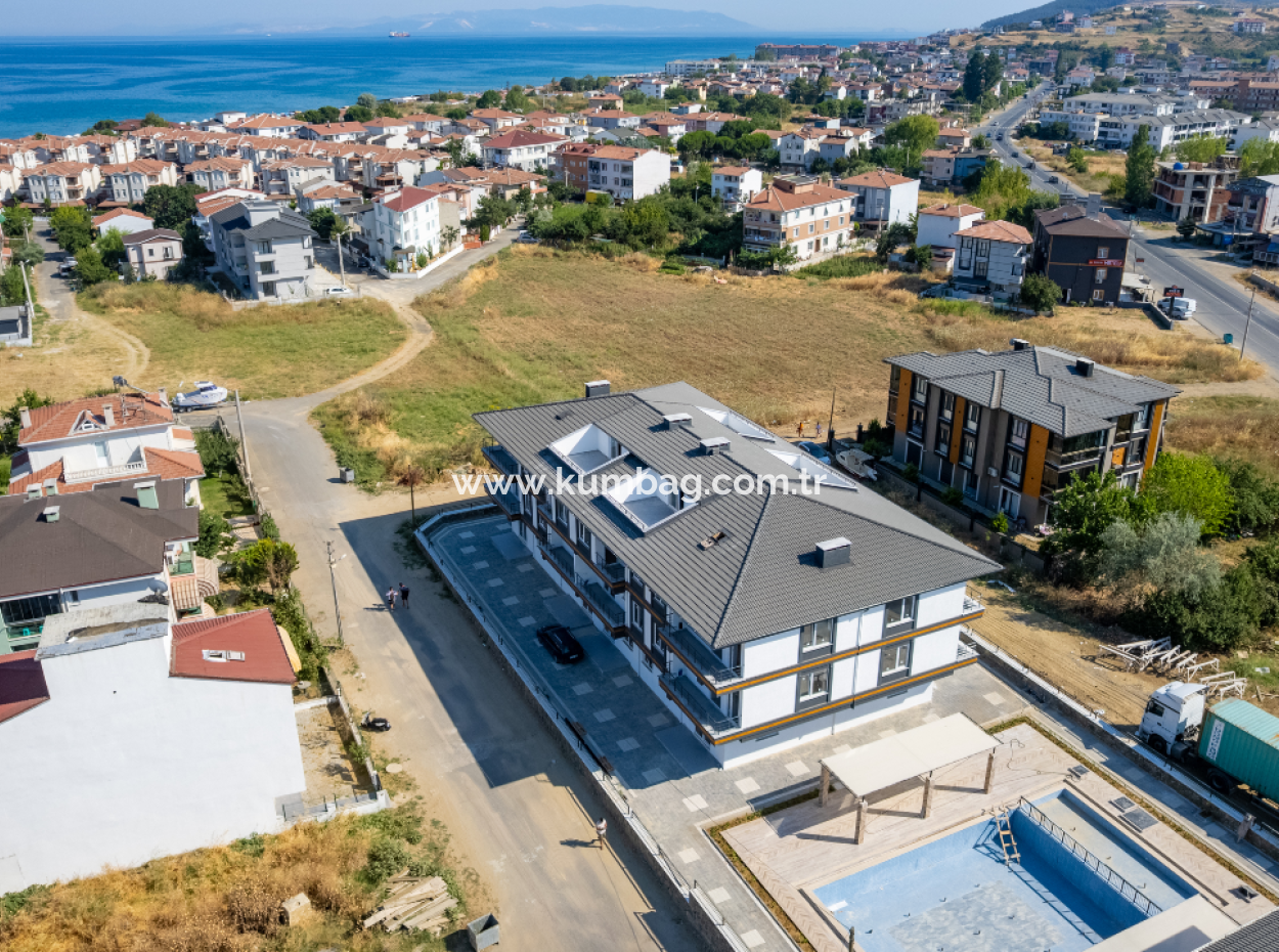 Luxus 2 1 Wohnungen Zum Verkauf In Kumbag Sea Side Komplex Mit Pool