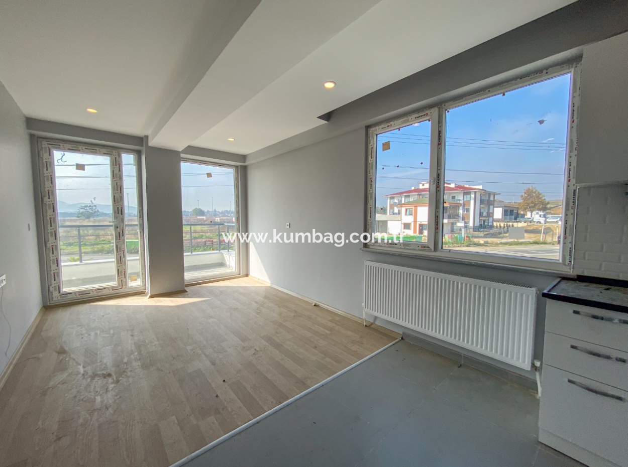 Luxus 2 1 Wohnungen Zum Verkauf In Kumbag Sea Side Komplex Mit Pool