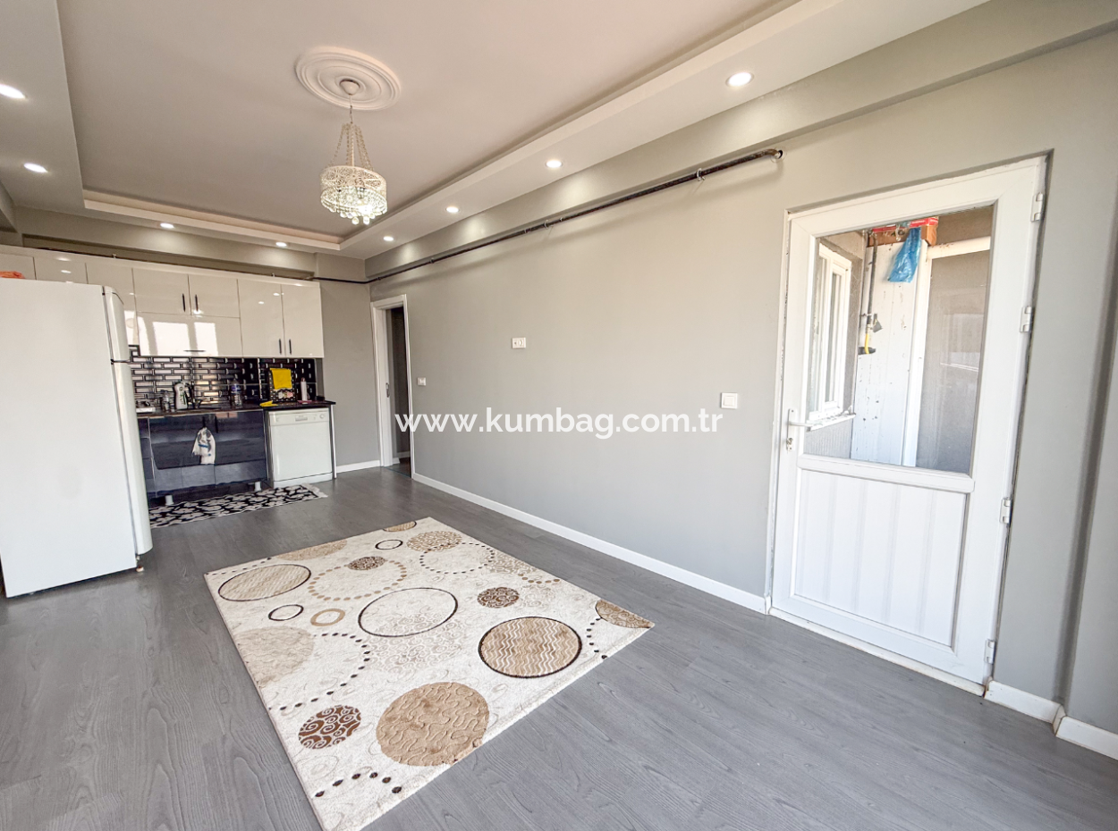 Grosse Und Geräumige 2 1 Wohnung Zum Verkauf An Der Hauptstrasse In Kumbağ