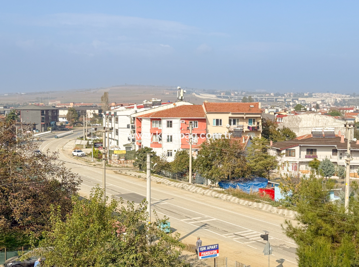 Grosse Und Geräumige 2 1 Wohnung Zum Verkauf An Der Hauptstrasse In Kumbağ