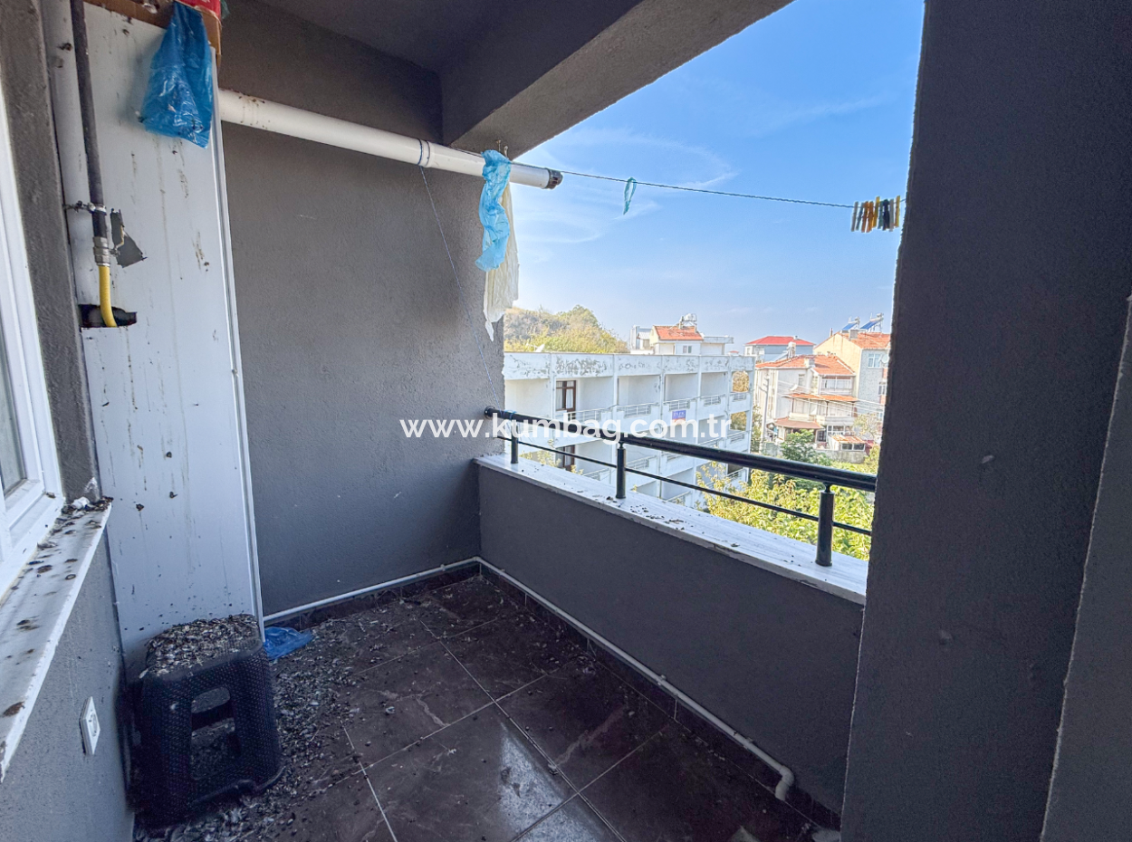 Grosse Und Geräumige 2 1 Wohnung Zum Verkauf An Der Hauptstrasse In Kumbağ